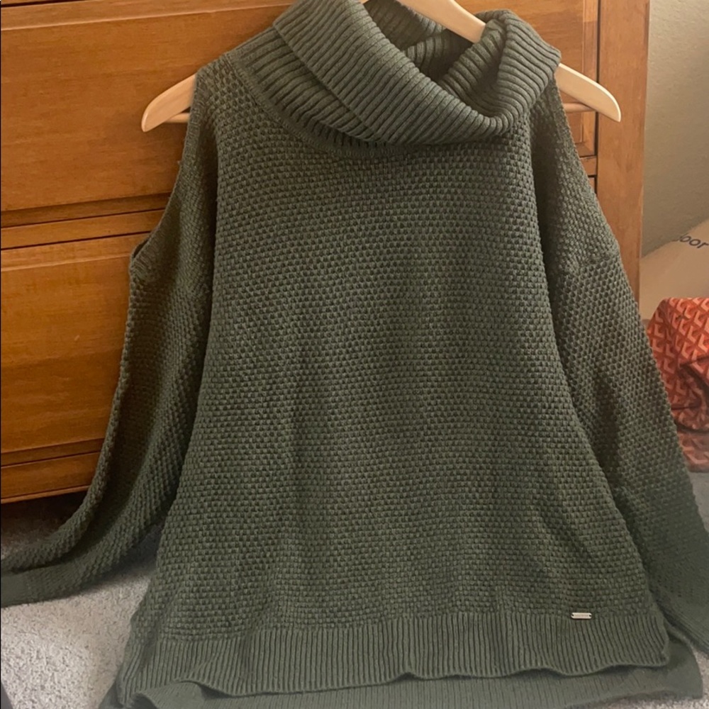 Hollister Open Shoulder Turtleneck Green Sweater